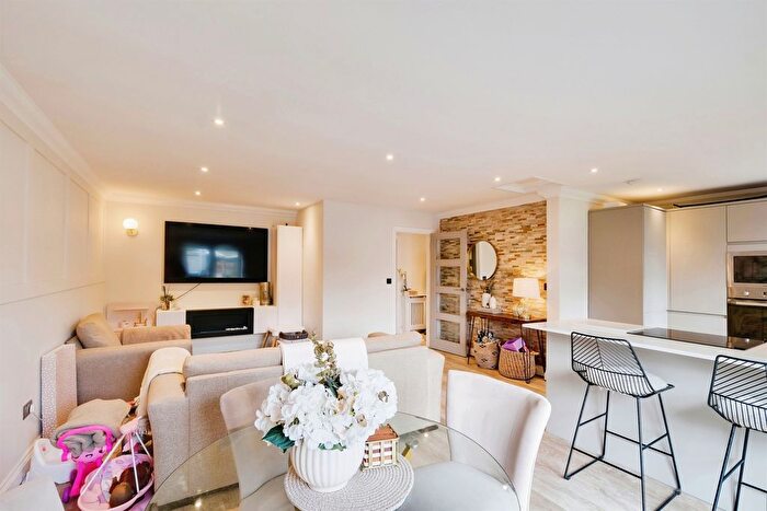 2 Bedroom Detached House For Sale In Leeson Drive, Ferndown, BH22