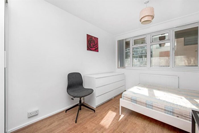 5 Bedroom Apartment To Rent In Thornton House, SE17