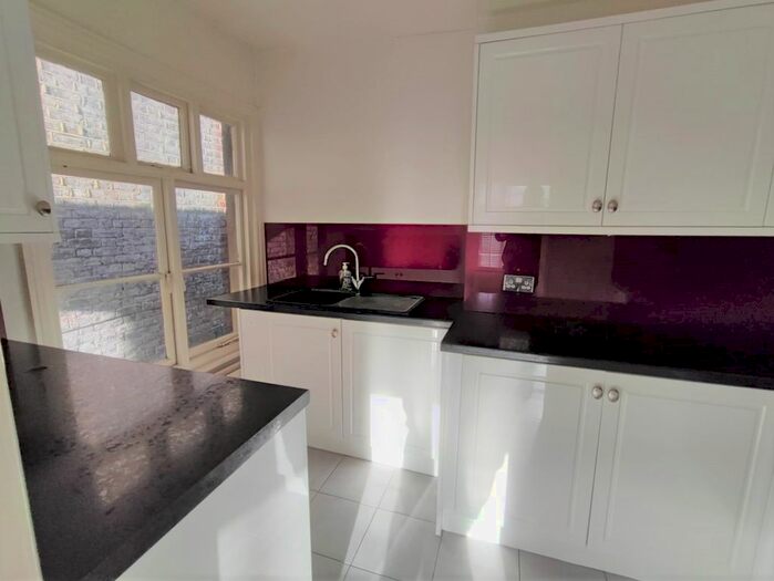 1 Bedroom Flat To Rent In London Road, Tunbridge Wells, TN4