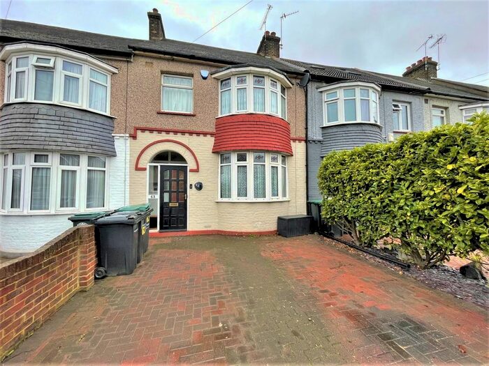 3 Bedroom Terraced House To Rent In Robinia Avenue, Northfleet, Gravesend, Kent, DA11