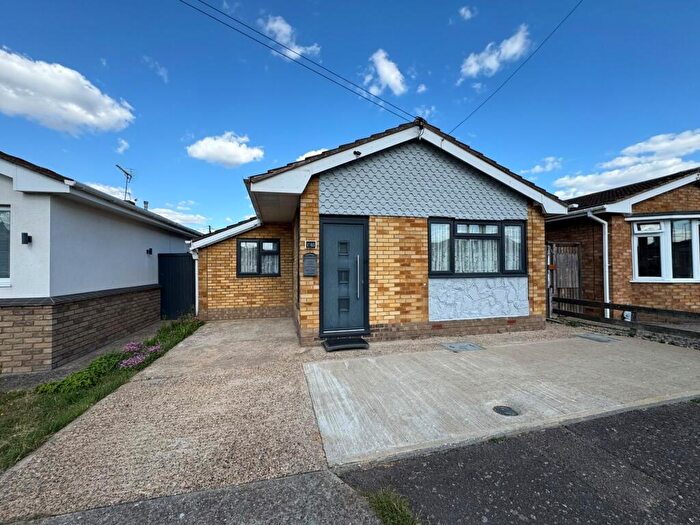 2 Bedroom Detached Bungalow To Rent In Oxford Road, Canvey Island, Essex, SS8