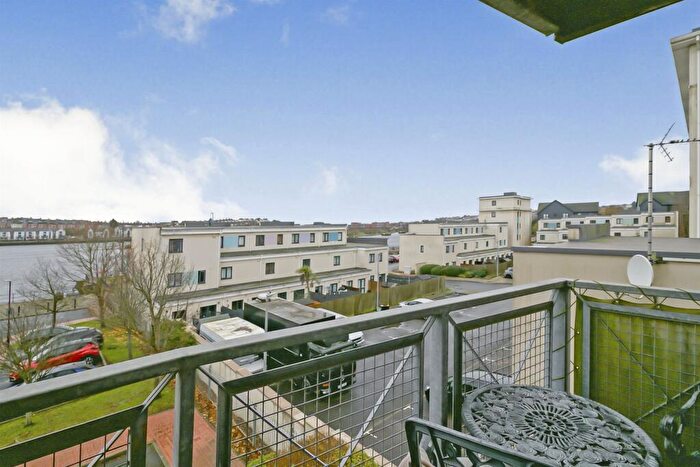 2 Bedroom Flat For Sale In Y Rhodfa, Barry, CF63