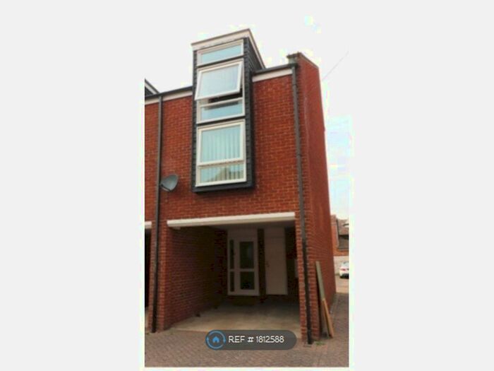 2 Bedroom End Of Terrace House To Rent In Aynsley Court, Sandwich, CT13