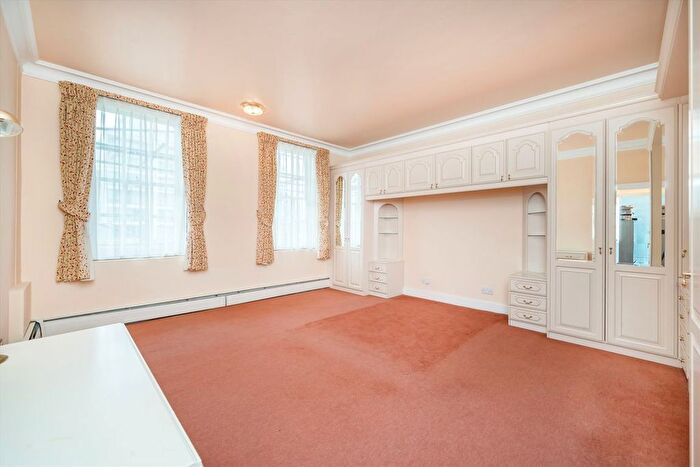 4 Bedroom Flat To Rent In Warwick Gardens, Holland Park, W14