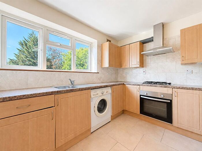 2 Bedroom Flat To Rent In Hawkfield Court, Woodlands Grove, Isleworth, TW7