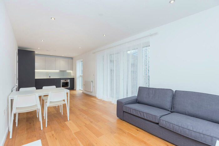 2 Bedroom Apartment To Rent In Prospect Row, London, E15