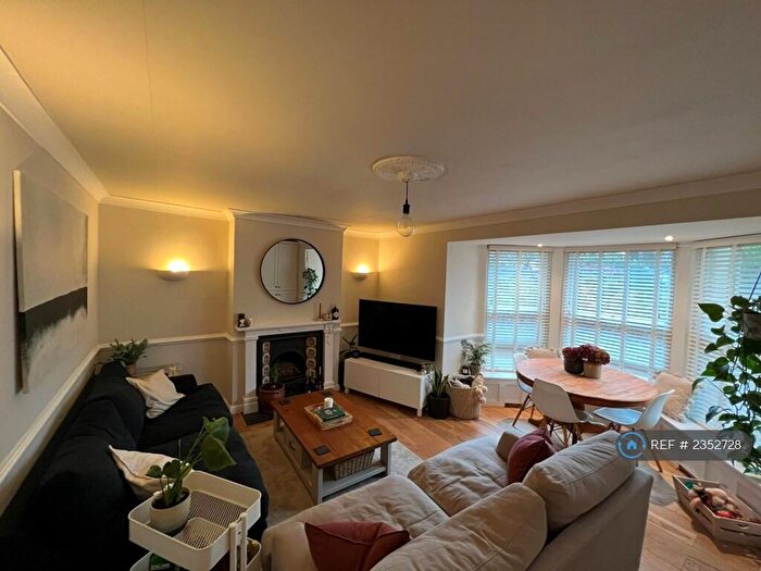 2 Bedroom Flat To Rent In Royal Park, Clifton, Bristol, BS8