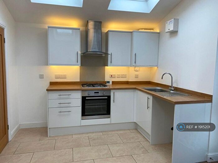 1 Bedroom Flat To Rent In Meadow Road, Catshill, Bromsgrove, B61