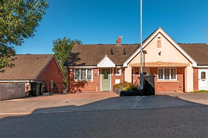 3 Bedroom End Of Terrace House For Sale In Blackthorn Close, Gedling, NG4