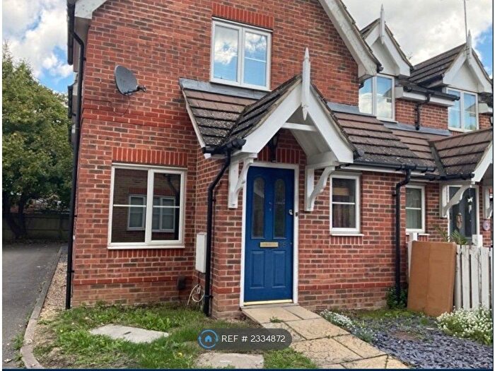 2 Bedroom End Of Terrace House To Rent In Huntington Place, Slough, SL3