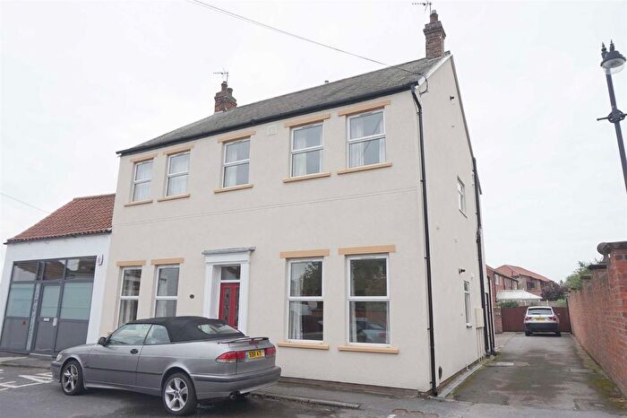 2 Bedroom Flat To Rent In Low Street, North Ferriby, HU14
