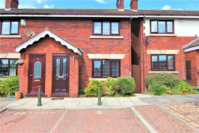 3 Bedroom Mews To Rent In Marleyer Close, Manchester, M40