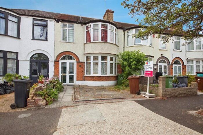 3 Bedroom Terraced House For Sale In Lyndhurst Gardens, Barking, IG11