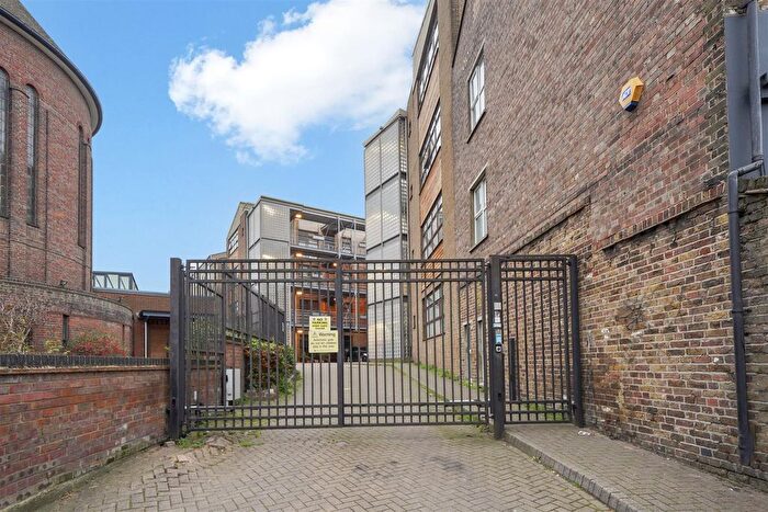 2 Bedroom Flat For Sale In Acton Lane, Willesden Junction, London, NW10