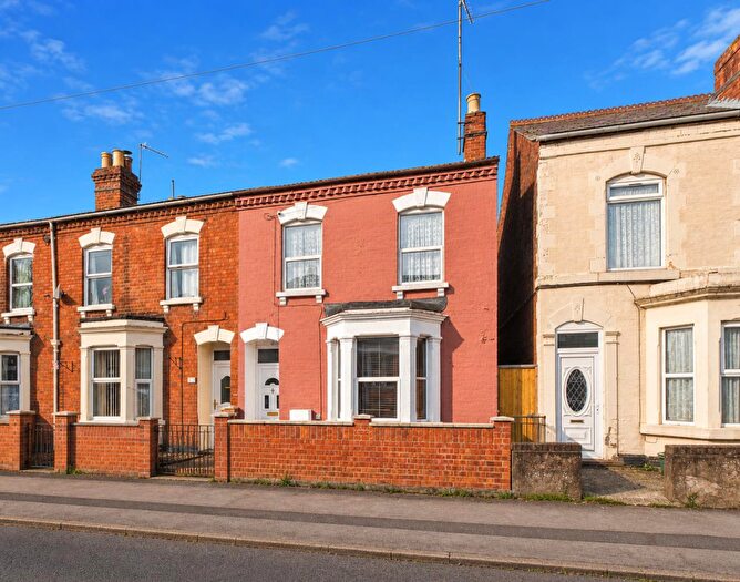 3 Bedroom End Of Terrace House For Sale In Oxford Road, Gloucester, GL1