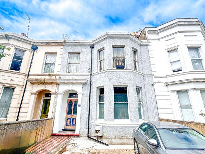 2 Bedroom Flat To Rent In Burrage Road, Woolwich, London, SE18