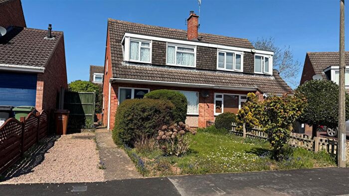 3 Bedroom Semi-Detached House For Sale In Russet Close, Worcester, WR2