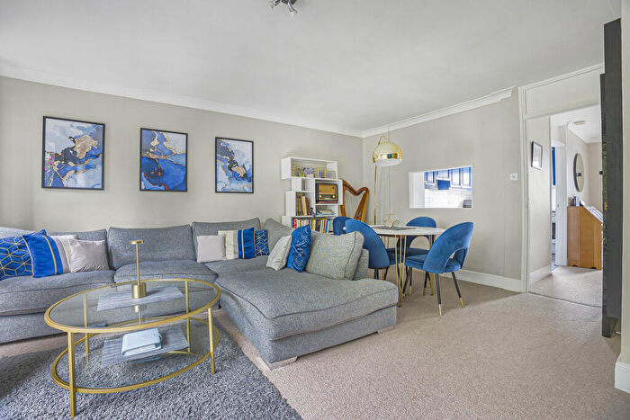 2 Bedroom Flat For Sale In Longlands Road, Sidcup, DA15