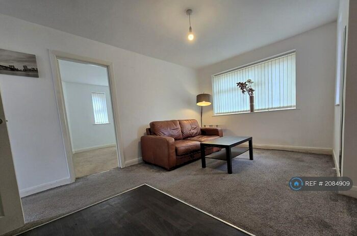 2 Bedroom Flat To Rent In Princess Road, Manchester, M14
