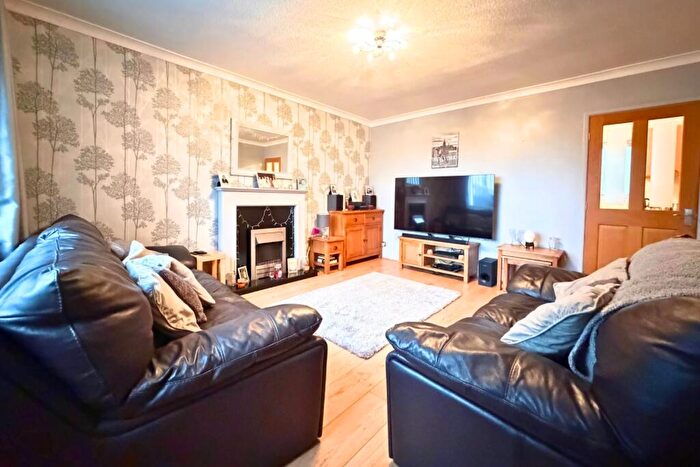 2 Bedroom Terraced House For Sale In Helston Walk, Leeds, LS10