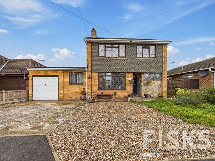 3 Bedroom Detached House For Sale In Hannett Road, Canvey Island, SS8