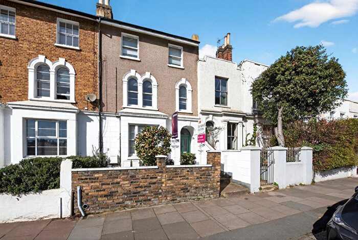 2 Bedroom Flat For Sale In Merton Road, London, SW18