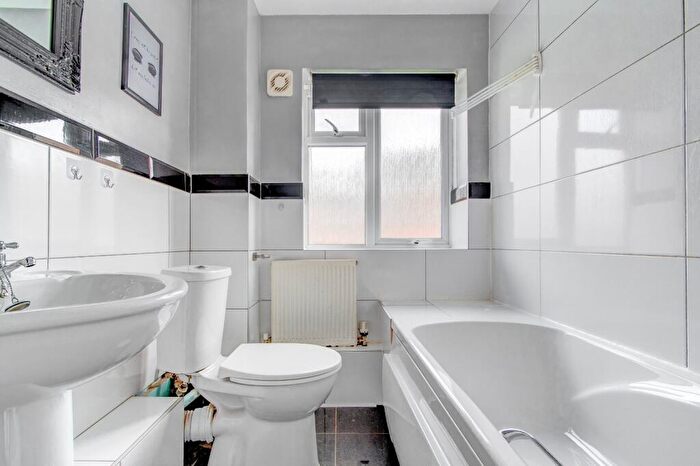 2 Bedroom Apartment To Rent In Lock Close, Batchley, Redditch, Worcestershire, B97