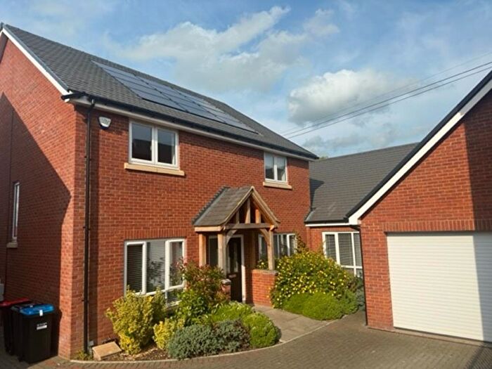 5 Bedroom Detached House To Rent In Swallow Close, Yardley Road, MK46