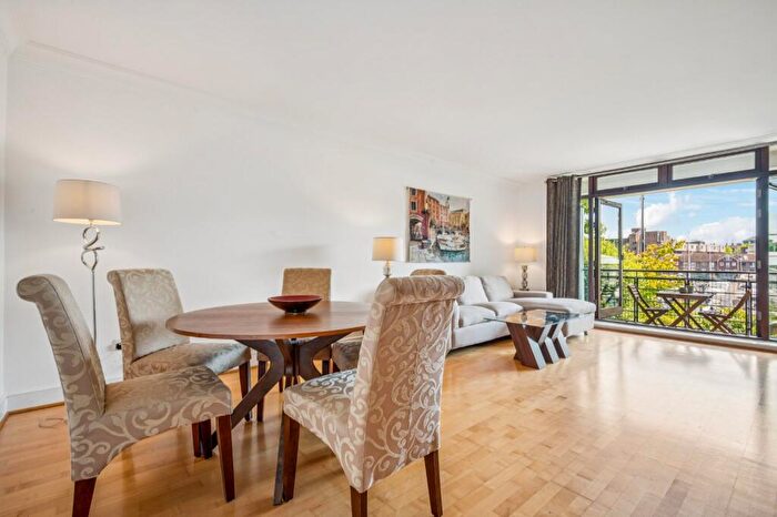 2 Bedroom Apartment For Sale In Merganser Court, Star Place, London, E1W