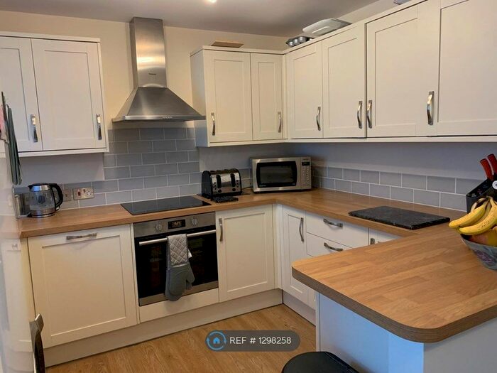 3 Bedroom Semi-Detached House To Rent In Arundell Close, Westbury BA13