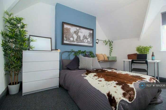 8 Bedroom End Of Terrace House To Rent In Fosse Road South, Leicester, LE3