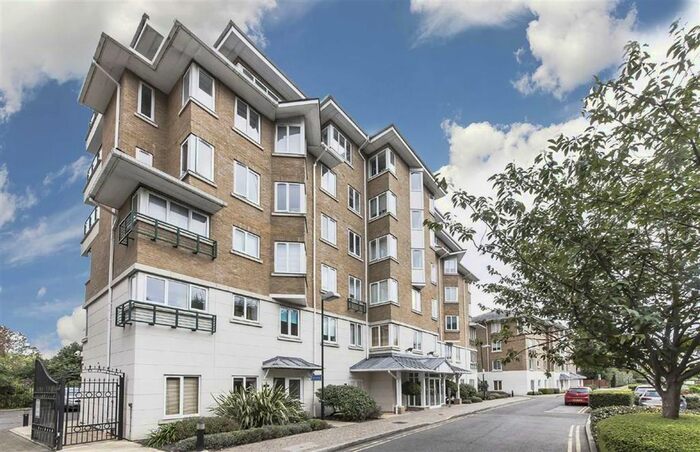 3 Bedroom Flat To Rent In Strand Drive, Kew, Richmond, TW9