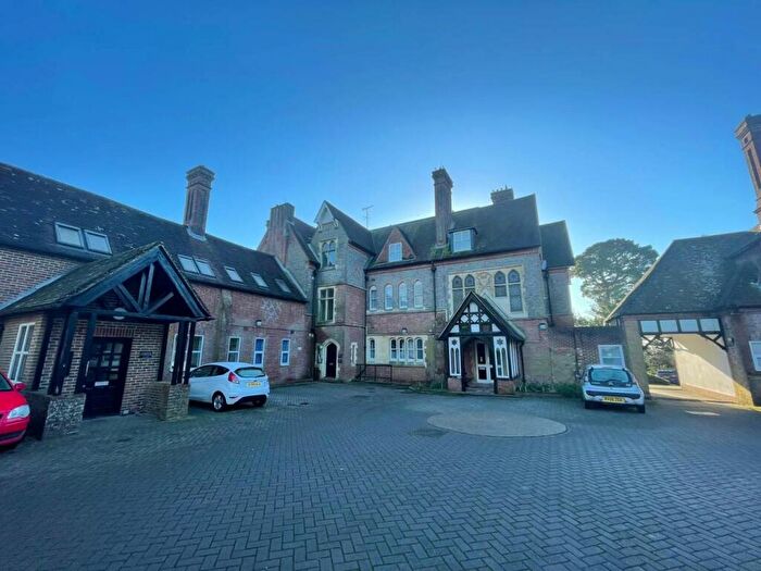 Studio To Rent In Horsgate House, Hanlye Lane, Cuckfield, RH17