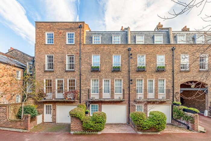 3 Bedroom Town House To Rent In Bourne Street, London, SW1W