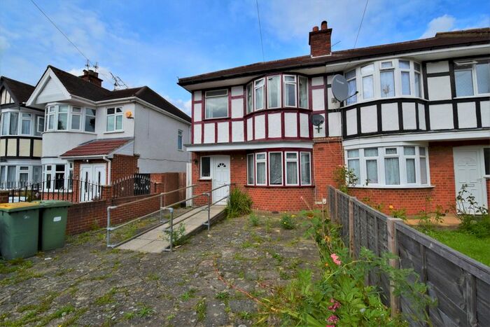 4 Bedroom Semi-Detached House To Rent In Warden Avenue, Harrow, Greater London, HA2