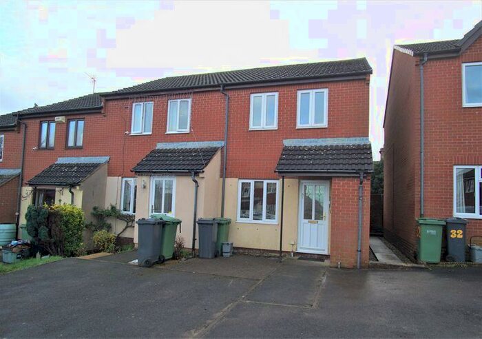 2 Bedroom House To Rent In Larkrise, Cam, GL11