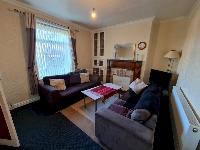 4 Bedroom Terraced House To Rent In Bell Street, Newsome, Huddersfield, HD4