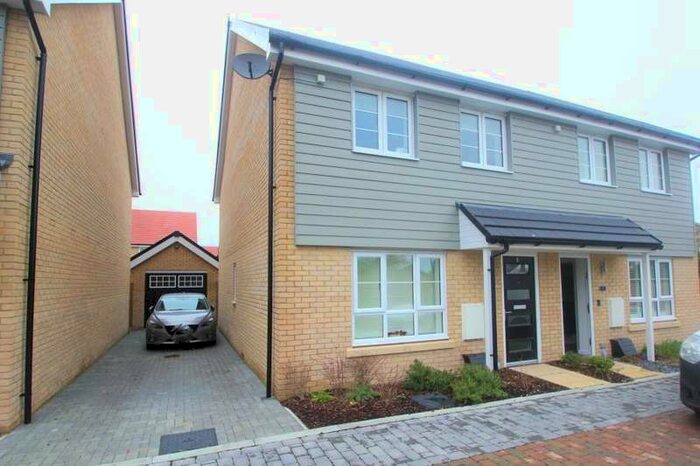 3 Bedroom House To Rent In Chertsey, KT16