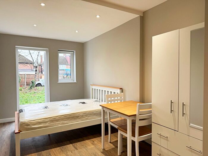 Studio To Rent In Meadow Road, Feltham, TW13