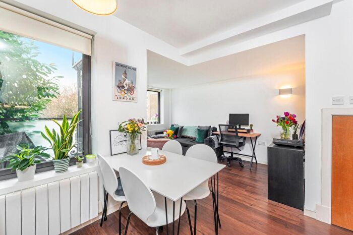 1 Bedroom Flat For Sale In Hemstal Road, West Hampstead, NW6