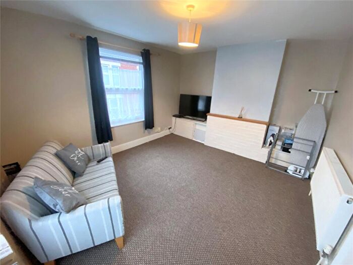 1 Bedroom Flat To Rent In Gordon Street, Kettering, Northamptonshire, NN16