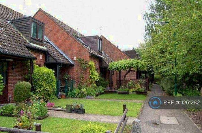 2 Bedroom Maisonette To Rent In Hedge Lea, Wooburn Green, High Wycombe, HP10