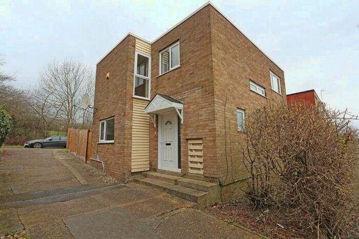 6 Bedroom Detached House To Rent In Oldwyk, Basildon, Essex, SS16