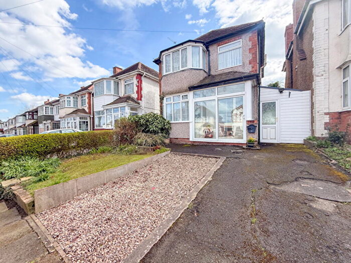 3 Bedroom Semi Detached House For Sale In Stotford Road, Birmingham, B14