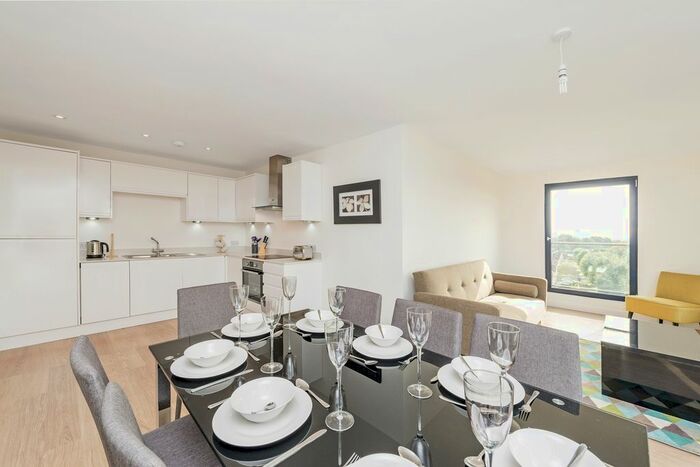 2 Bedroom Flat To Rent In Sheldon House, High Road, Finchley, N12