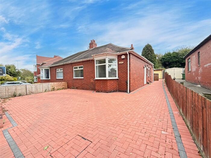 2 Bedroom Bungalow For Sale In High Heworth Lane, High Heworth, Gateshead, NE10