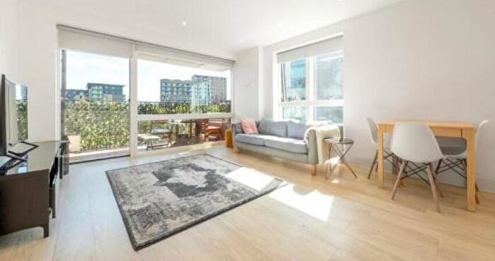 2 Bedroom Apartment To Rent In Abbotsford Court, Lakeside Drive, London, NW10