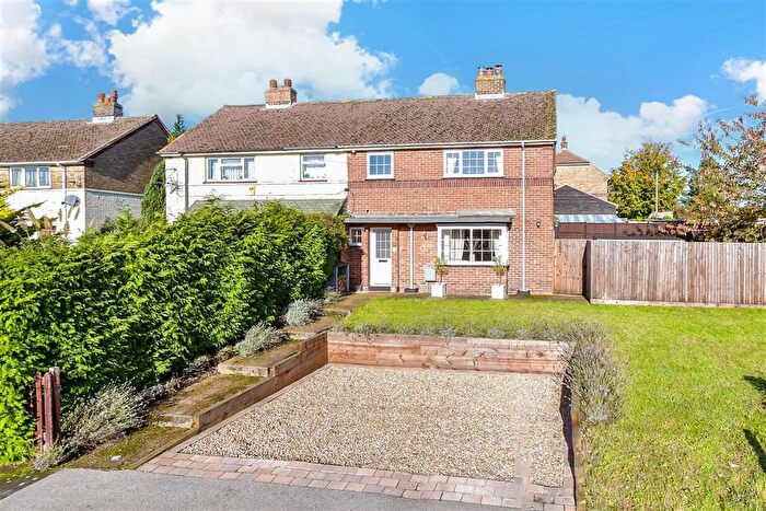 3 Bedroom Semi-Detached House For Sale In Siberts Close, Shepherdswell, Dover, Kent, CT15