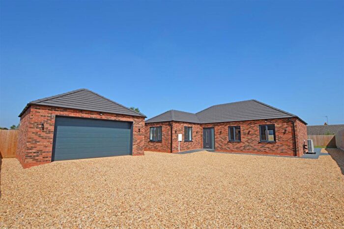 4 Bedroom Detached Bungalow For Sale In Hawthorn Bank, Spalding, PE11