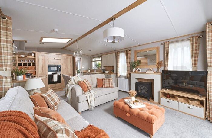 2 Bedroom Mobile/park Home For Sale In River Road, Thornton-Cleveleys, FY5